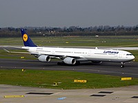 dus/low/D-AIHO - A340-642 Lufthansa - DUS 02-04-2016.jpg
