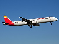 lis/low/EC-HUI - A321-212 Iberia - LIS 21-06-2016.jpg