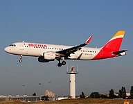 lis/low/EC-LXQ - A320-214 Iberia - LIS 22-06-2016.jpg