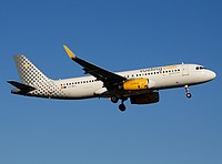 lis/low/EC-MFL - A320-232 Vueling - LIS 21-06-2016.jpg