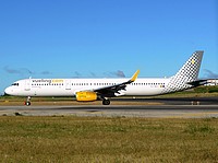 lis/low/EC-MGY - A321-231 Vueling - LIS 15-06-2018.jpg