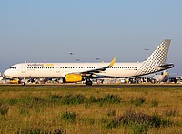 lis/low/EC-MLD - A321-231 Vueling - LIS 22-06-2016.jpg