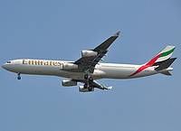 mpx/low/A6-ERM - A340-200 Emirates - MXP 23-09-09.jpg