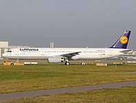 xfw/low/D-AVZC - A321-200 Lufthansa - XFW 04-11-2011.jpg