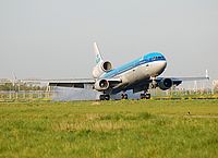 ams/low/PH-KCY - MD11 KLM - AMS 20-04-07.jpg
