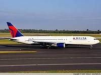dus/low/N152DL - B767-300ER Delta - DUS 06-09-09.jpg