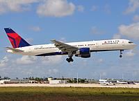 mia/low/N615DL - B757-200 Delta - MIA 16-05-09.jpg