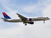 mia/low/N673DL - B757-200 Delta - MIA 15-05-09.jpg